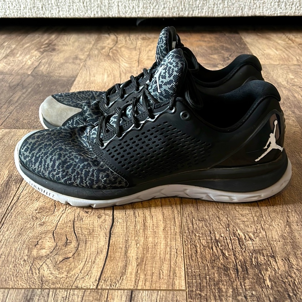 Jordan Trainer Sz 12